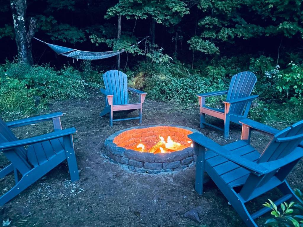 Cozy Cottage With Jacuzzi And Fire Pit And Reading Nook! Livingston Manor Экстерьер фото