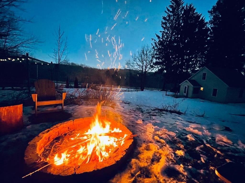 Cozy Cottage With Jacuzzi And Fire Pit And Reading Nook! Livingston Manor Экстерьер фото